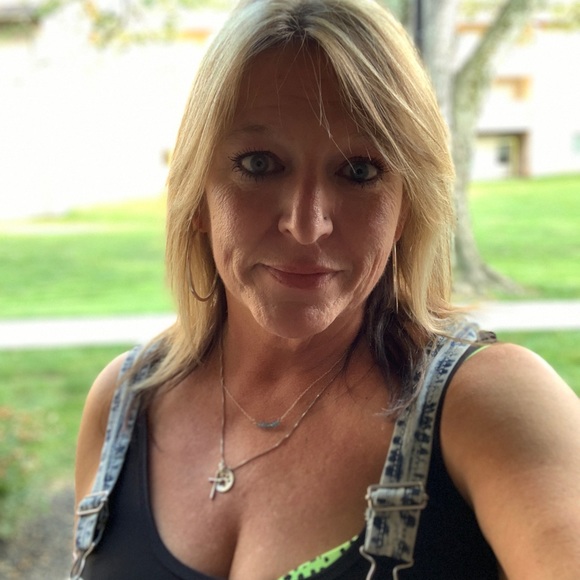 Meet your Posher, Candy - Picture 1 of 1